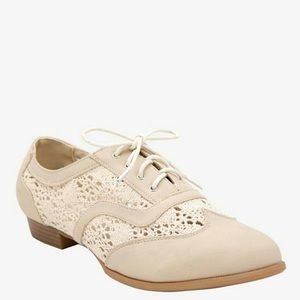 Torrid size 10 Ivory oxford flats with crochet